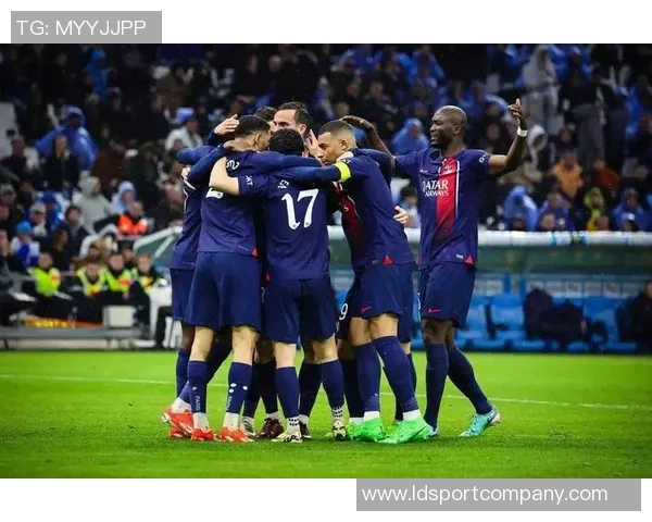 巴黎圣日耳曼欧冠连胜六场追平历史最佳表现展现强大实力