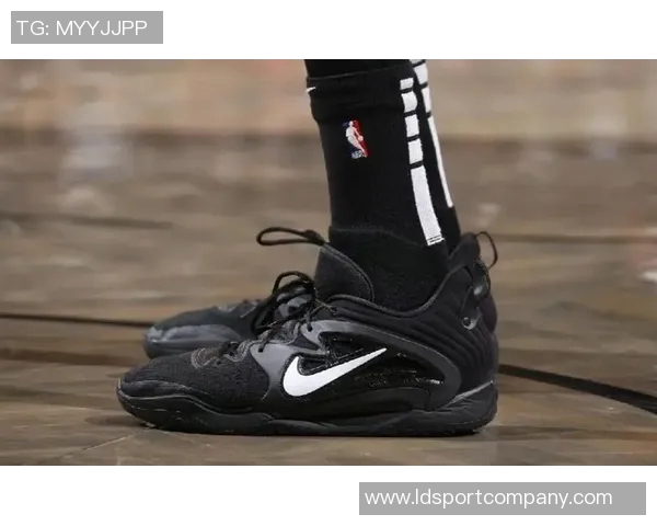 森林狼官方社媒展示爱德华兹新战靴AE2引发球迷热议是否比第一代更出色