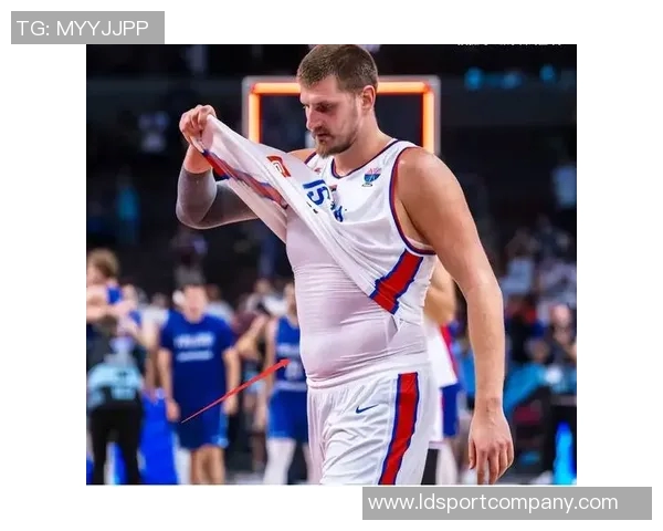 七年前的今天约基奇完美三双创下35分11板11助攻0失误的辉煌时刻