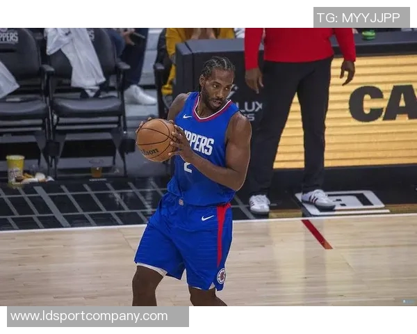 莱昂纳德表现平稳全队最高得分21分但正负值却为负11引人关注