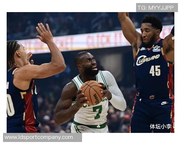 布朗连续高产表现显著本赛季21场已三度砍下40分以上