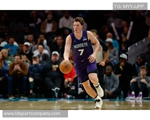 克尼佩尔创历史新纪录前17场三分命中63个命中率达438