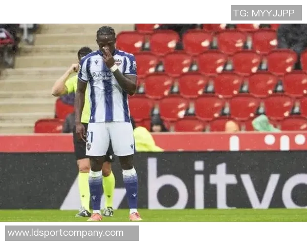 巴萨关注莱万特前锋艾永合同细节解读解约金3000万转会分成引热议