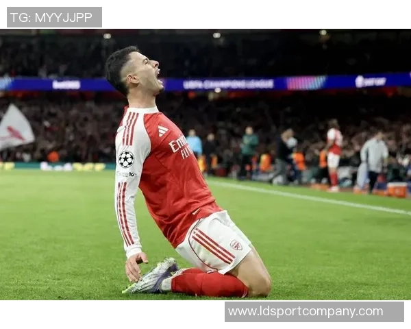 英媒报道亚伯拉罕希望重返英超争夺世界杯名额维拉等队表现出浓厚兴趣